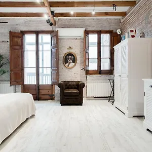 https://lovely-loft-near-barcelona-center.topbarcelonahotels.com